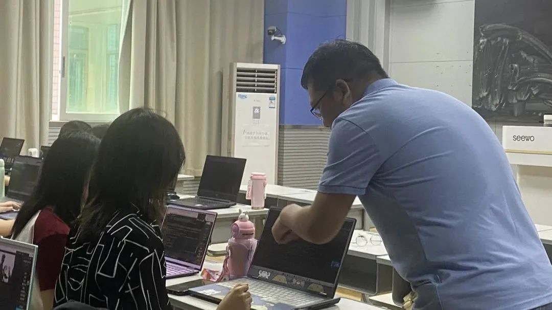 AI繪夢丨泰迪智能科技助力2024新媒體+大數(shù)據(jù)專項人才培養(yǎng)班